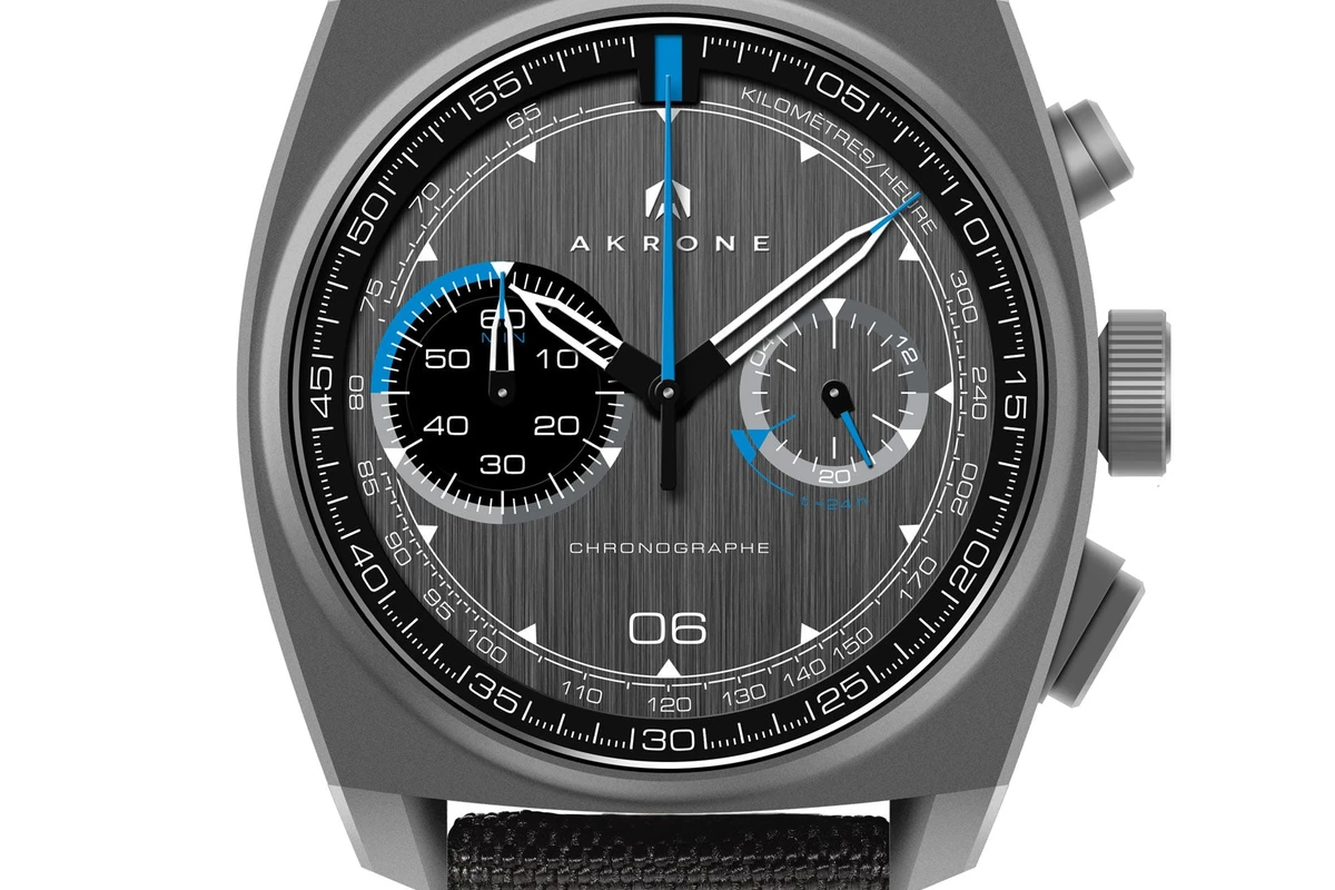 Profil du boîtier de l'Akrone S-05 et poussoirs tactiques de chronographe